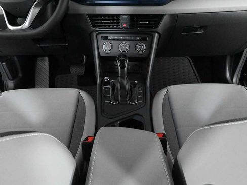 Certified 2022 Volkswagen Taos SE FWD image 15
