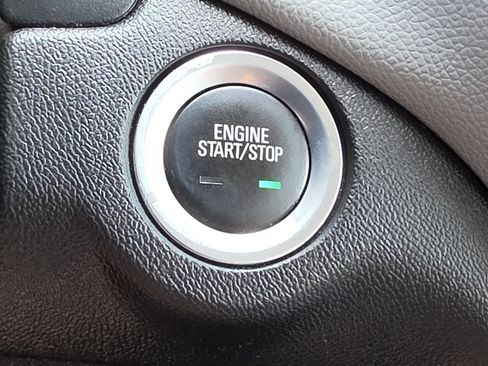 Used 2021 Chevrolet Equinox LT FWD image 19