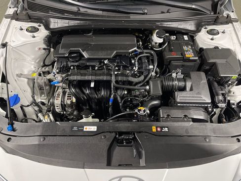 Certified 2025 Hyundai Elantra SEL FWD image 9