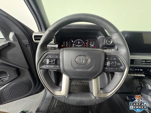 Certified 2025 Toyota 4Runner SR5 AWD/4WD image 2