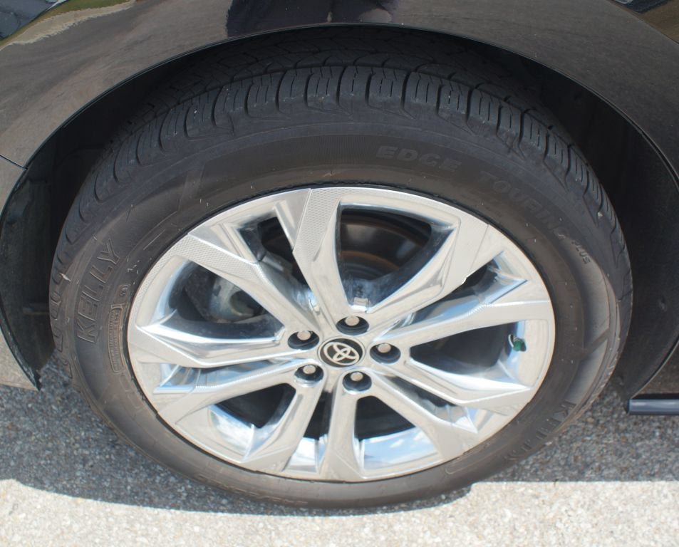 Used 2022 Toyota Sienna Platinum FWD image 28