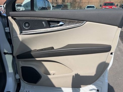 Used 2020 Lincoln Nautilus Reserve image 10