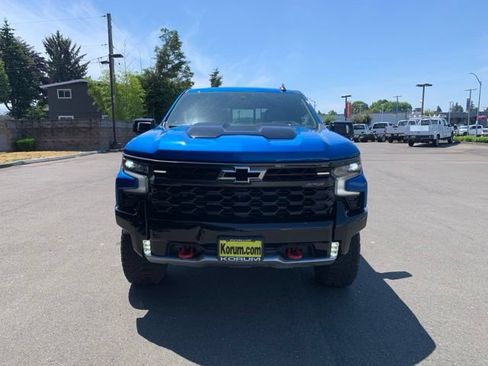 Used 2023 Chevrolet Silverado 1500 ZR2 w/ Technology Package AWD/4WD image 9