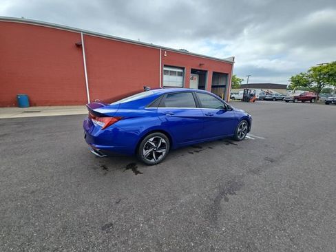 Used 2022 Hyundai Elantra SEL w/ Convenience + Premium Package FWD image 10