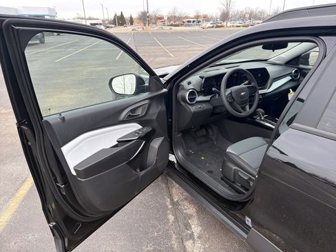 New 2026 Chevrolet Trax LT image 9