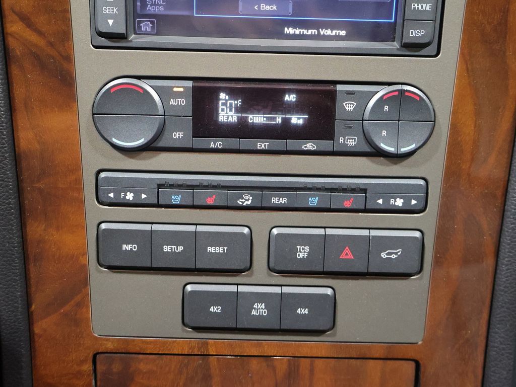 Used 2012 Lincoln Navigator 4WD image 32