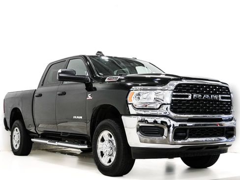 Used 2022 RAM 2500 Big Horn AWD/4WD image 1