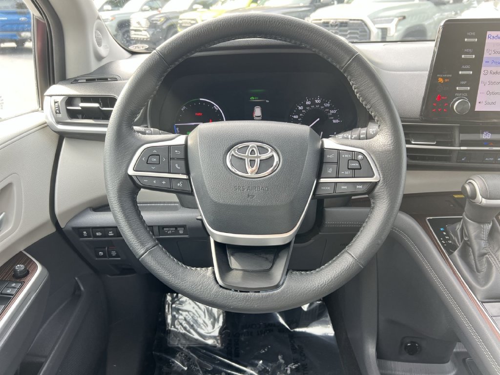 Used 2022 Toyota Sienna XLE w/ XLE Plus Package AWD/4WD image 16