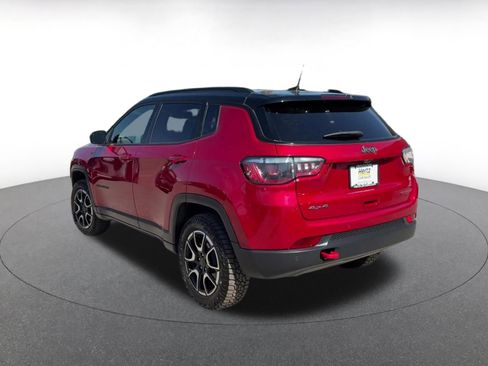 Used 2025 Jeep Compass Trailhawk AWD/4WD image 11