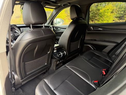 Used 2022 Alfa Romeo Stelvio Sprint image 26