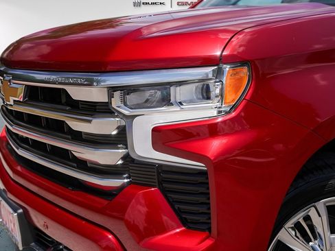 Used 2023 Chevrolet Silverado 1500 High Country w/ High Country Premium Package AWD/4WD image 3