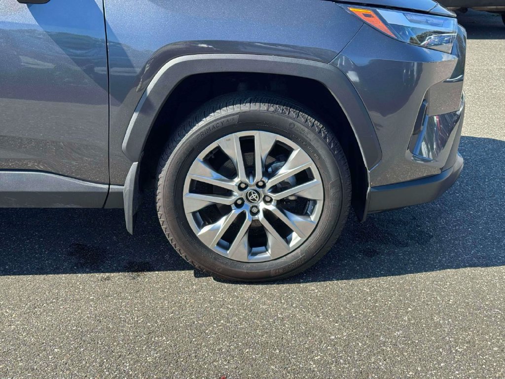 Used 2023 Toyota RAV4 XLE Premium AWD/4WD image 9