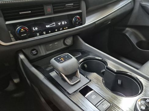 Used 2024 Nissan Rogue SV AWD/4WD image 23