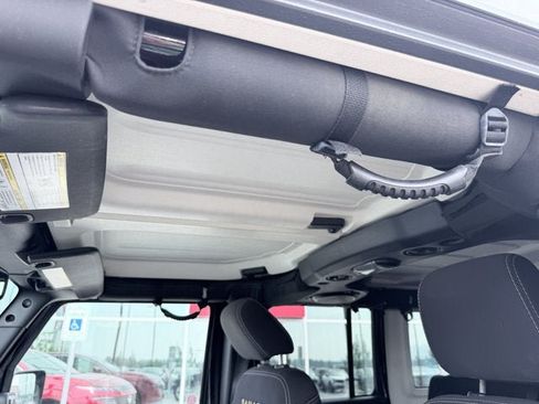 Used 2013 Jeep Wrangler Unlimited Sahara w/ Trailer Tow Group AWD/4WD image 19