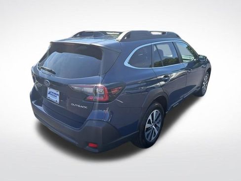 Used 2023 Subaru Outback Premium AWD/4WD image 6