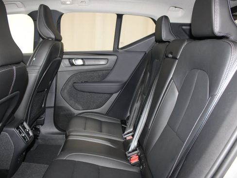 Used 2024 Volvo XC40 B5 Plus w/ Protection Package Premier AWD/4WD image 17
