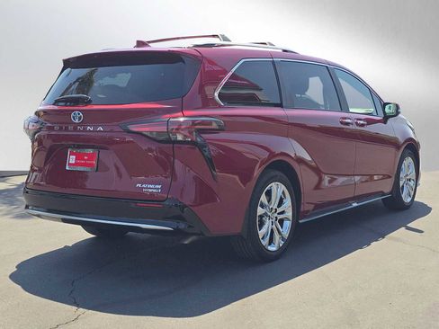 Certified 2024 Toyota Sienna Platinum FWD image 3