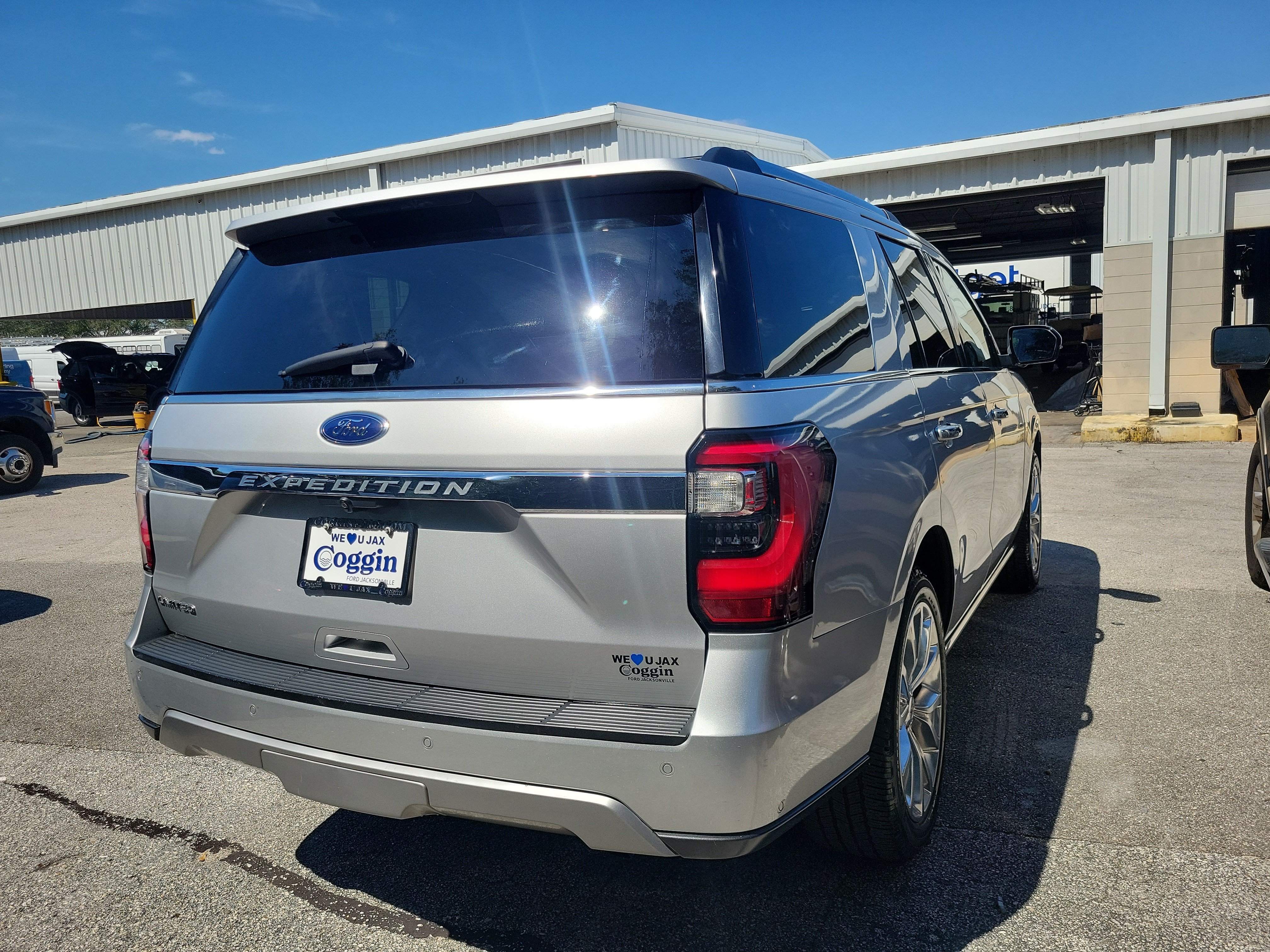Used 2018 Ford Expedition Limited w/ Equipment Group 302A RWD image 4