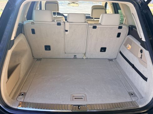 Used 2016 Volkswagen Touareg Executive image 32