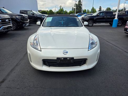Used 2014 Nissan 370Z Touring w/ Sport Package RWD image 3
