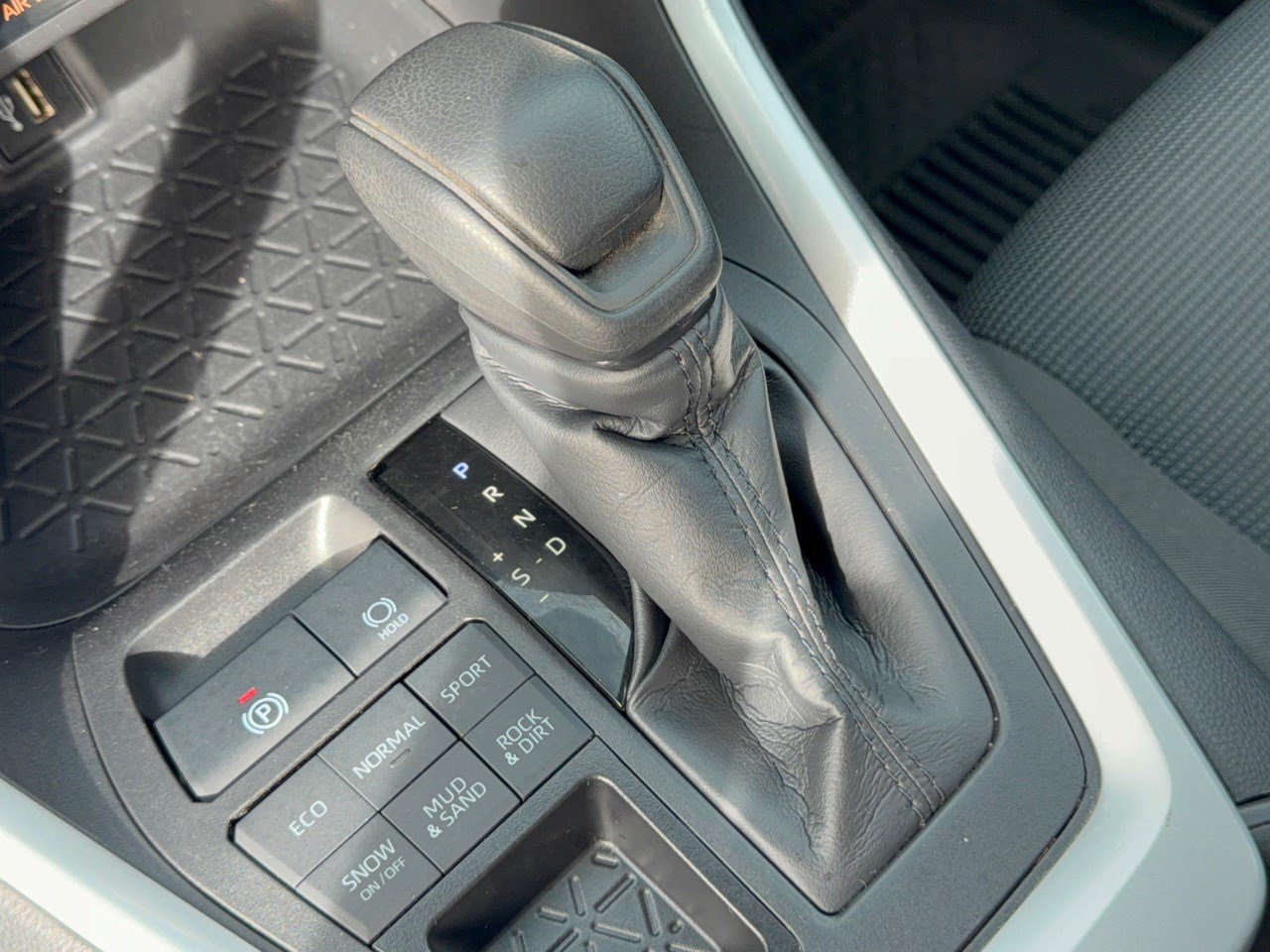 Used 2025 Toyota RAV4 LE AWD/4WD image 21