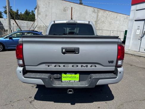 Used 2019 Toyota Tacoma TRD Sport w/ Technology Package AWD/4WD image 4