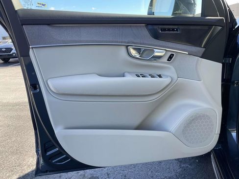 New 2026 Volvo XC90 B5 Ultra image 5