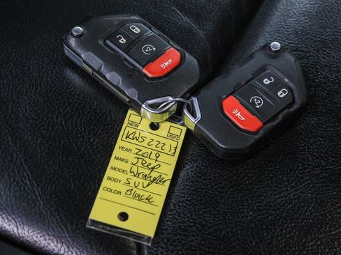 Used 2019 Jeep Wrangler Unlimited Sahara AWD/4WD image 23