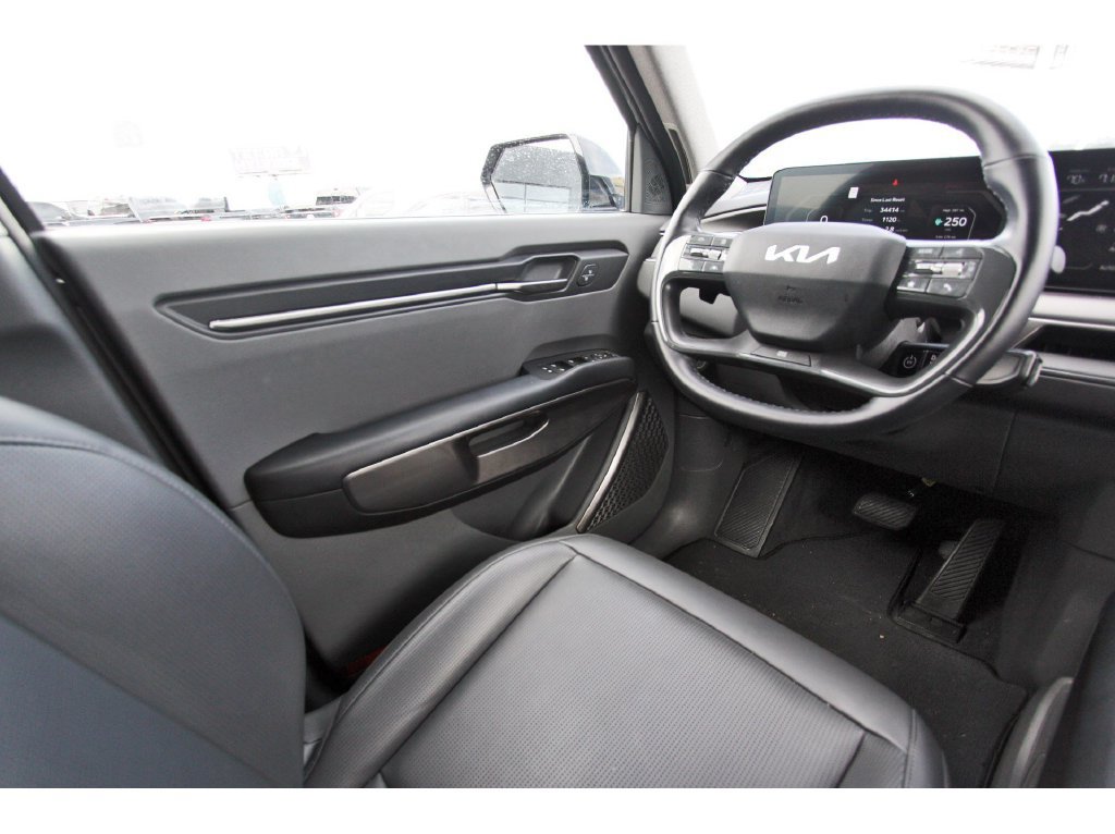 Used 2024 Kia EV9 Light Long Range RWD image 9