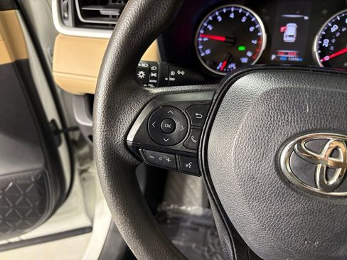 Used 2021 Toyota RAV4 XLE image 21