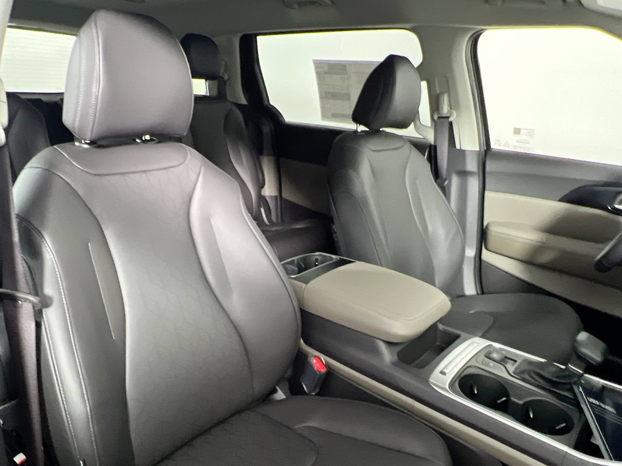 New 2026 Kia Carnival FWD image 33