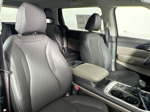 New 2026 Kia Carnival FWD image 33