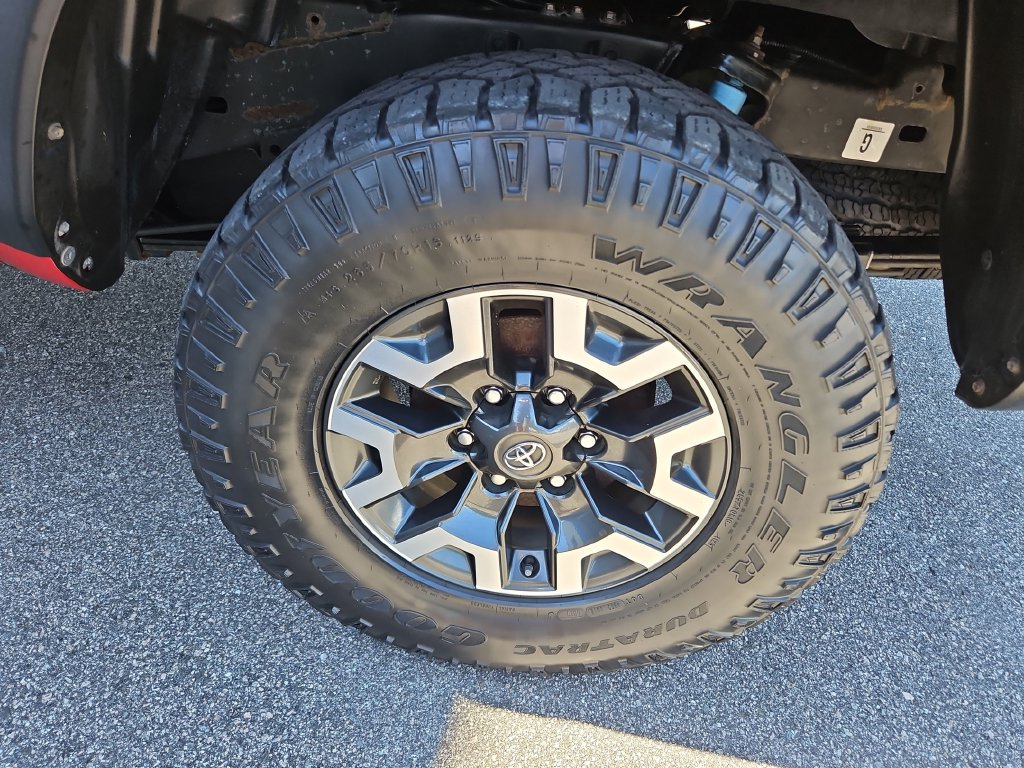 Used 2021 Toyota Tacoma TRD Off-Road w/ Technology Package AWD/4WD image 30
