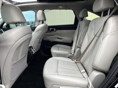 Used 2023 Kia Sorento SX Prestige image 10