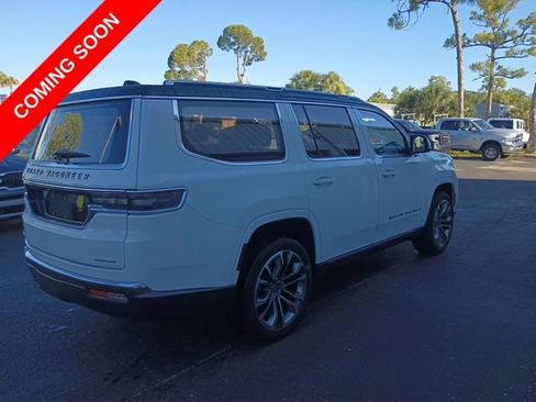 Certified 2022 Jeep Grand Wagoneer Series III w/ Flexible Seating Group AWD/4WD image 10
