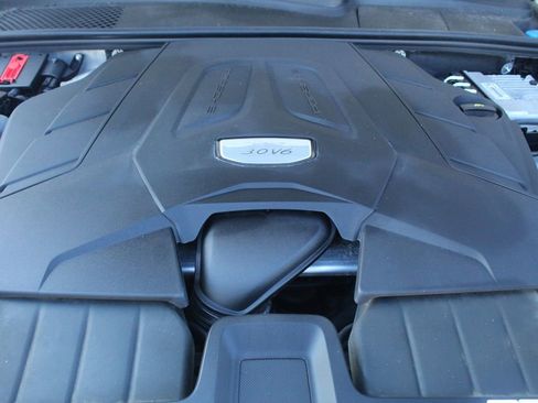 Certified 2023 Porsche Cayenne Platinum Edition AWD/4WD image 16