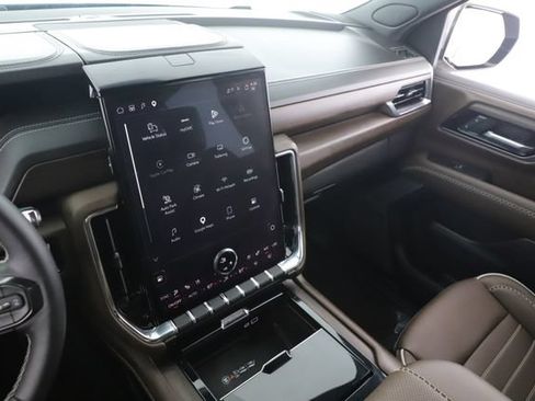 Used 2026 GMC Yukon Denali Ultimate AWD/4WD image 29