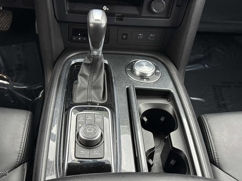 Used 2024 Nissan Armada SV image 12