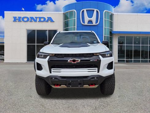 Used 2026 Chevrolet Colorado ZR2 w/ Technology Package AWD/4WD image 3