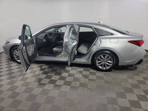 Used 2019 Toyota Avalon XLE image 15