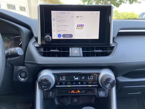 Used 2025 Toyota RAV4 XLE AWD/4WD image 18