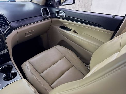 Used 2021 Jeep Grand Cherokee Limited image 24