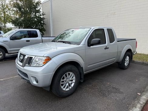 Used 2017 Nissan Frontier SV image 1