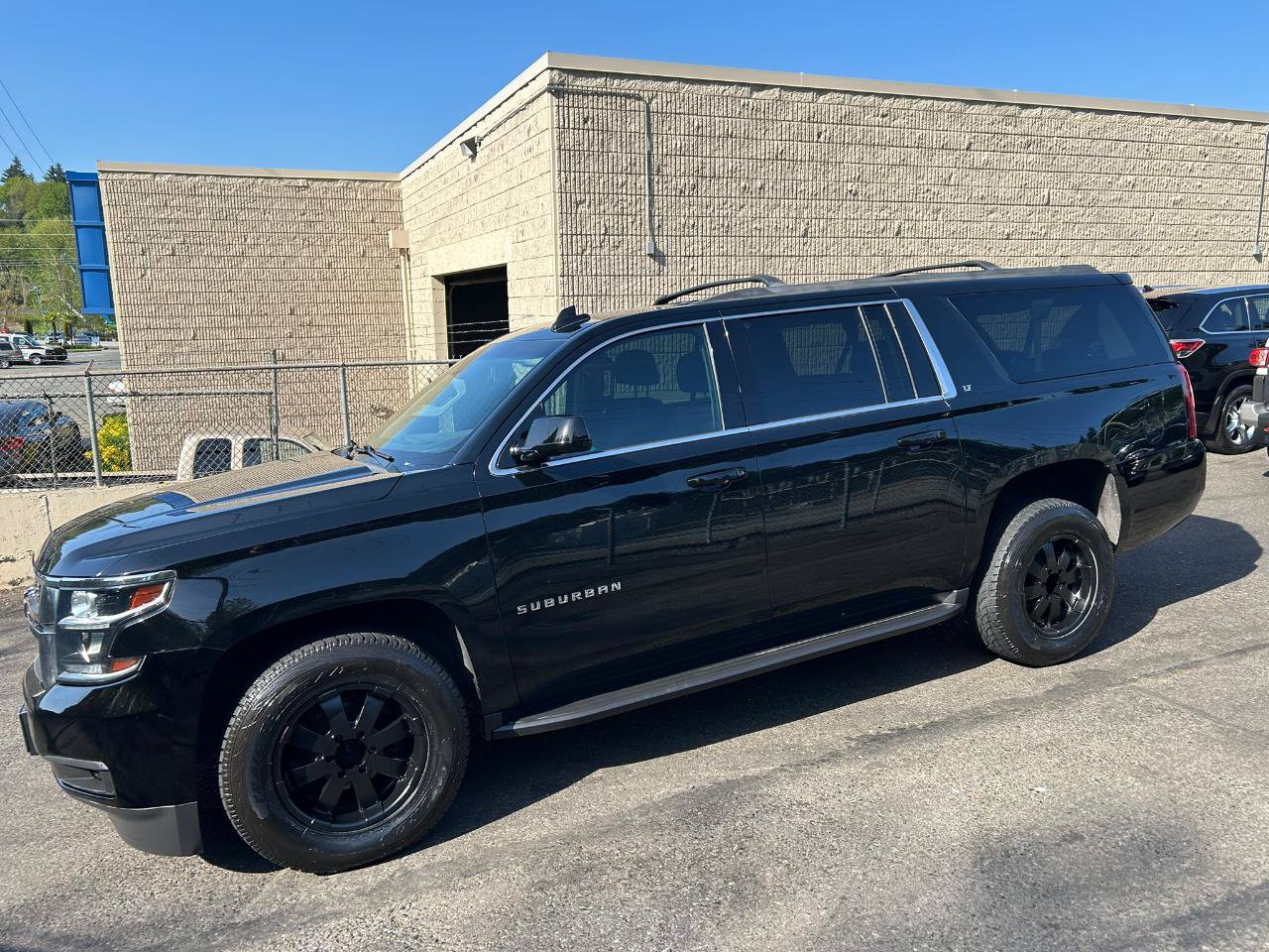 Used 2018 Chevrolet Suburban LT AWD/4WD image 8
