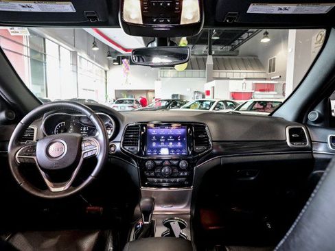 Used 2019 Jeep Grand Cherokee Limited w/ Luxury Group II image 24