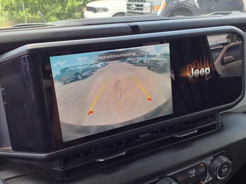 Used 2025 Jeep Wrangler Unlimited Sport AWD/4WD image 14