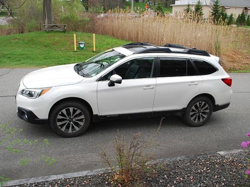 Used 2016 Subaru Outback 2.5i Limited AWD/4WD image 12