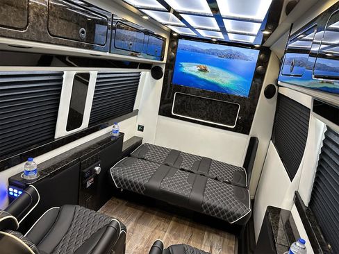 Used 2024 Mercedes-Benz Sprinter 3500 image 38