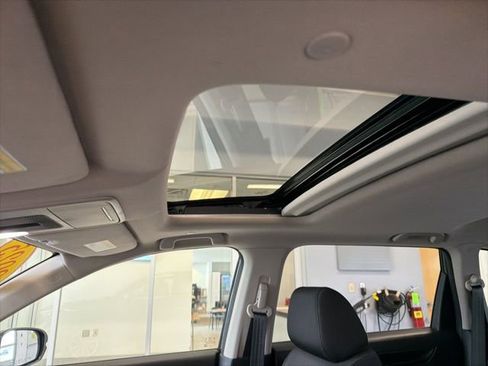 Used 2025 Honda CR-V EX image 2