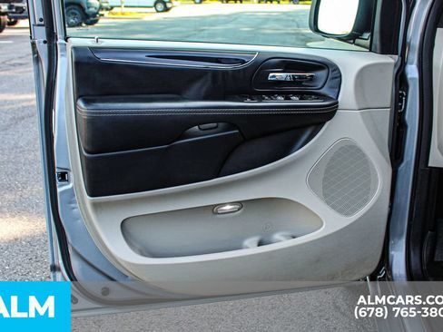 Used 2017 Dodge Grand Caravan SXT FWD image 33